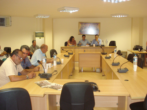 Το ίδιο σκηνικό στο δημοτικό  συμβούλιο Παραλίας