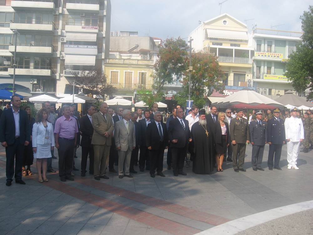 Τρισάγιο και κατάθεση στεφάνων