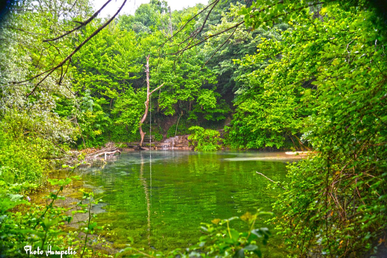 Η «Γαλάζια λίμνη» με το φακό του Σάκη Χασαπέτη