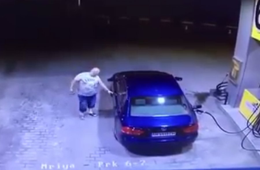Ξέχασε να αφαιρέσει την αντλία και κατέστρεψε το βενζινάδικο! (VIDEO)