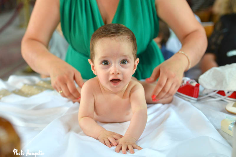 Η βάπτιση του μικρού Μανώλη