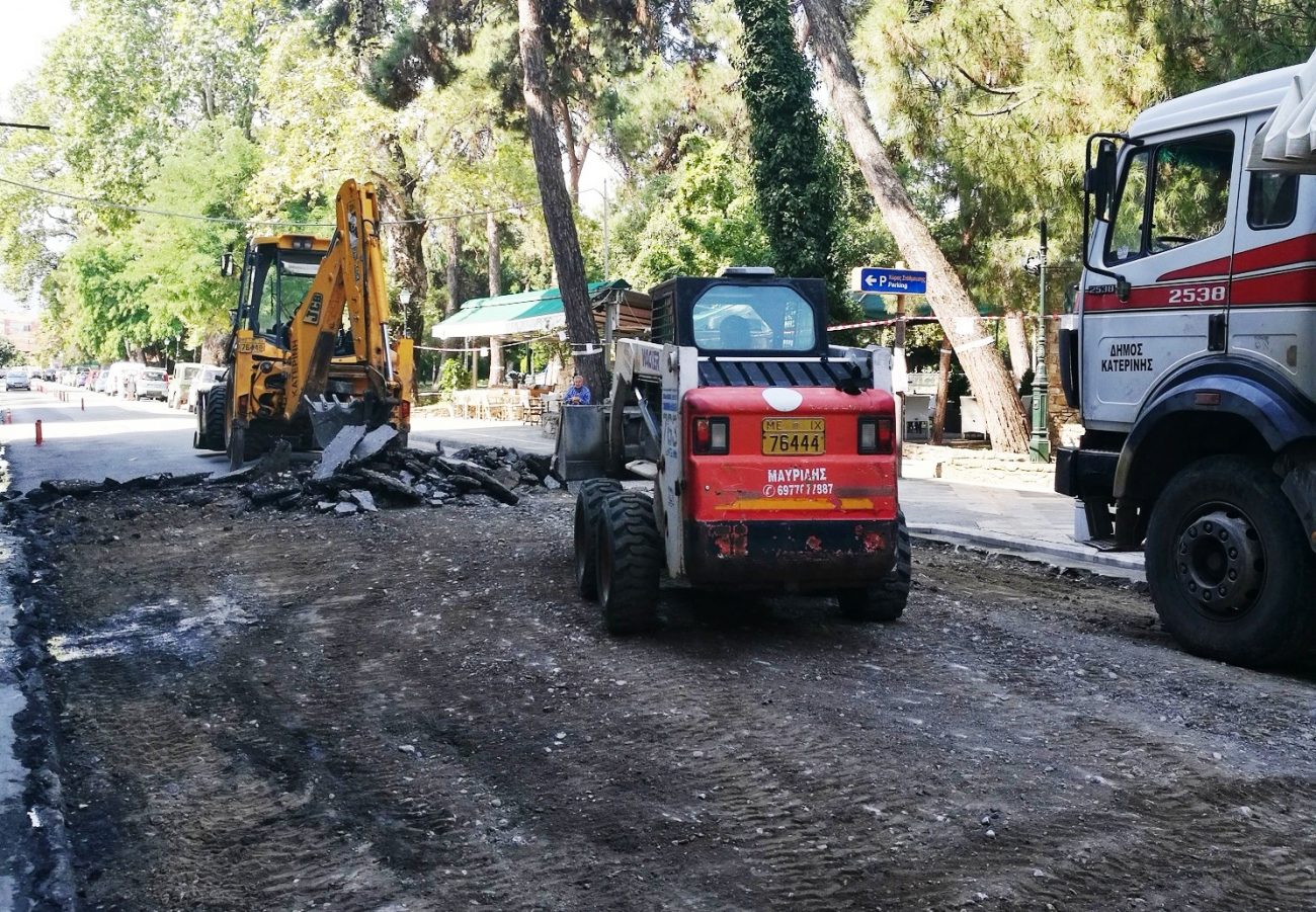 Ασφαλτοστρώσεις έγιναν σήμερα στις οδούς 7ης Μεραρχίας & Μητροπόλεως στο Πάρκο – Ακολουθεί αύριο η Ίωνος Δραγούμη στο κέντρο