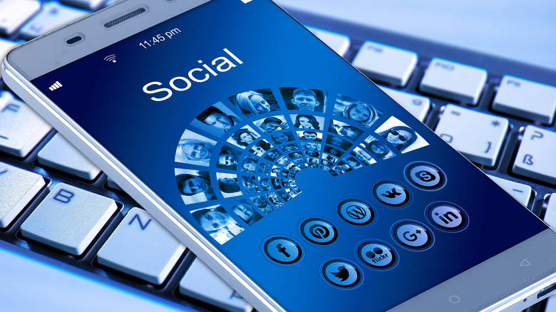 Καταρρέει η παντοκρατορία του Facebook – Ποια social media προτιμούν πλέον οι έφηβοι