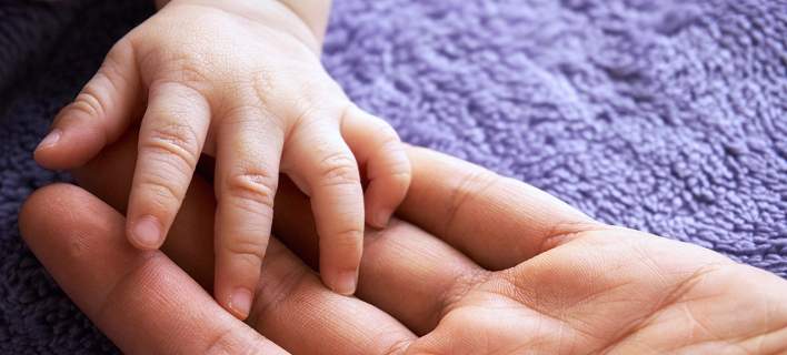 Οι Ευρωπαίοι δεν κάνουν παιδιά: Ιστορικών διαστάσεων μείωση γεννήσεων λόγω πανδημίας