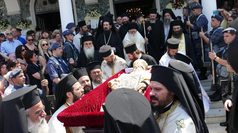 Η Λάρισα αποχαιρέτησε τον Ποιμενάρχη της (VIDEO & ΦΩΤΟ)