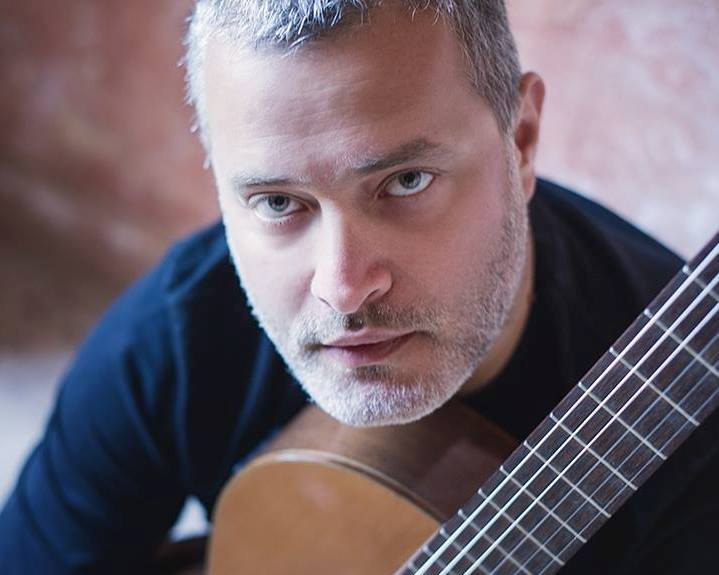 «Από τους Queen στο Μάνο Χατζιδάκι»: Συναυλία Παναγιώτη Μάργαρη στον Βυζαντινό Ναό Παναγίας Κονταριώτισσας