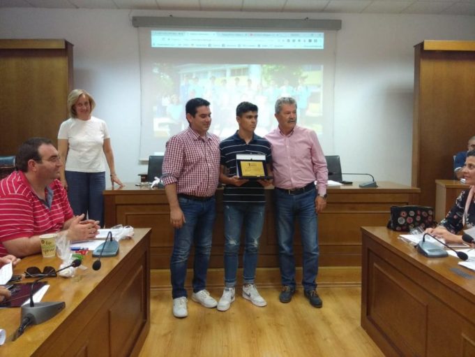 Μοναδικό ήθος: Μαθητής έδωσε το μετάλλιο σε συναθλητή του αναγνωρίζοντας ότι ήταν καλύτερος!