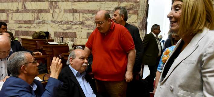 «Φράκαρε» η αξιολόγηση των υπουργών – Μόνο 40 βουλευτές του ΣΥΡΙΖΑ απάντησαν στο ερωτηματολόγιο