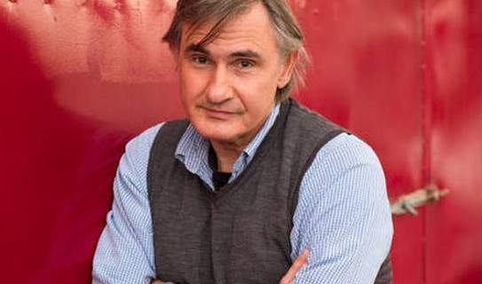 «Ο Άκης Σακελλαρίου έπεσε λιπόθυμος για να πάει στο νοσοκομείο» – Ο Στέλιος Μάινας αποκαλύπτει