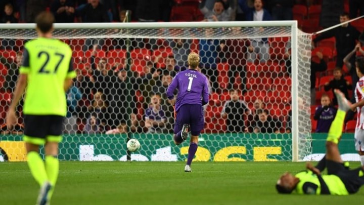 Δεν ξανάγινε: Αυτογκόλ από τα 40 μέτρα στο ντεμπούτο του (VIDEO)