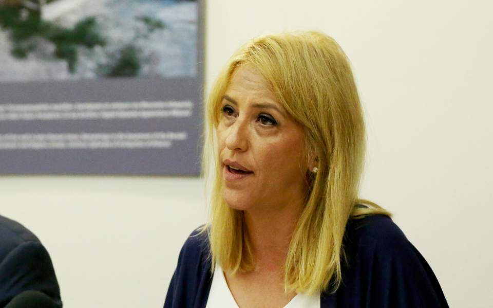 Η Δούρου καλείται ως ύποπτη για τις πλημμύρες στη Μάνδρα