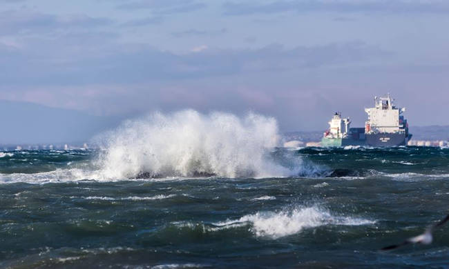 Καιρός: Θα μας πάρει ο αέρας – Πόσο θα κρατήσει το ισχυρό μελτέμι