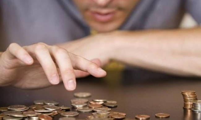 Κατώτατος μισθός: Δείτε πότε και πόσο θα αυξηθεί – Τι θα ισχύσει για νέους έως 25 ετών