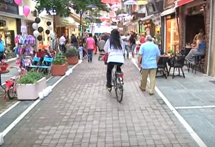 Κατερίνη: Η οδός Αγ. Λαύρας υποδέχεται το Φθινόπωρο – Όλος ο δρόμος μια γιορτή