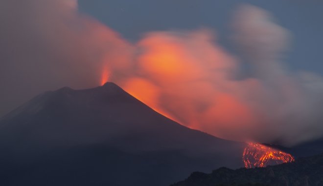 Η Αίτνα μπορεί να πέσει στο Ιόνιο και να προκαλέσει τσουνάμι!