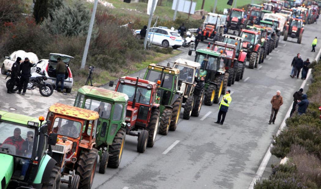 Υπουργείο Αγρ. Ανάπτυξης σε αγρότες: Όσοι εμμένουν σε αποκλεισμούς ας αναλάβουν τις ευθύνες τους
