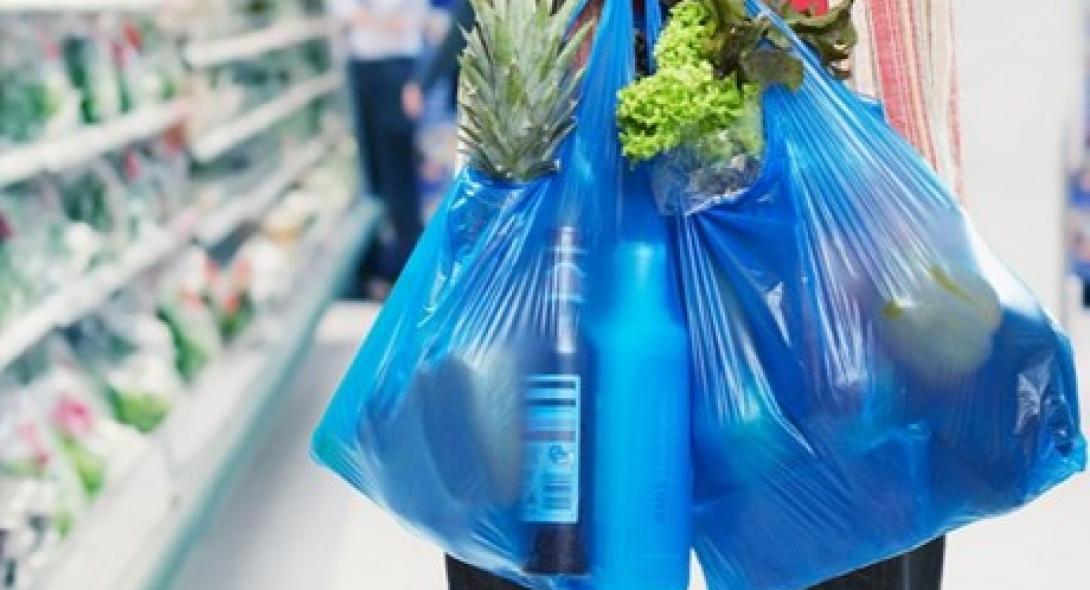 Πλαστική σακούλα: Tι λέει ο γιος του ανθρώπου που την έφτιαξε για «να σώσει τον πλανήτη»