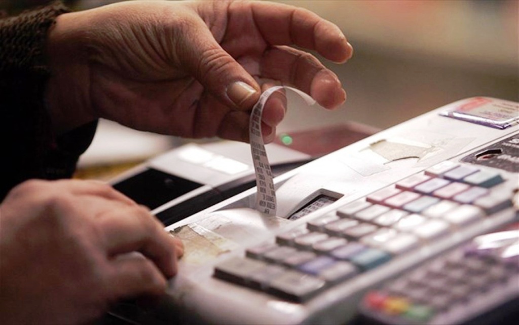 Έως τον Ιούνιο η σύνδεση ταμειακών μηχανών με POS