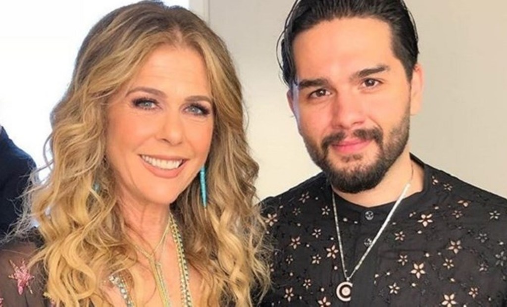 Μαζί στη σκηνή η σύζυγος του Τομ Χανκς, Ρίτα Γουίλσον, και ο Χρήστος Μάστορας από τις «Μέλισσες» (VIDEO)