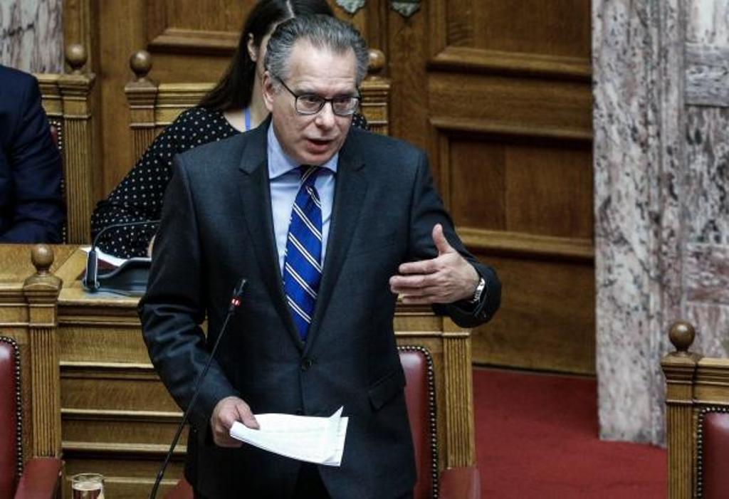 «Αδειάζει» Κυρανάκη και Πλεύρη ο Κουμουτσάκος: Με μπύρες και κοψίδια δεν ασκείται μεταναστευτική πολιτική