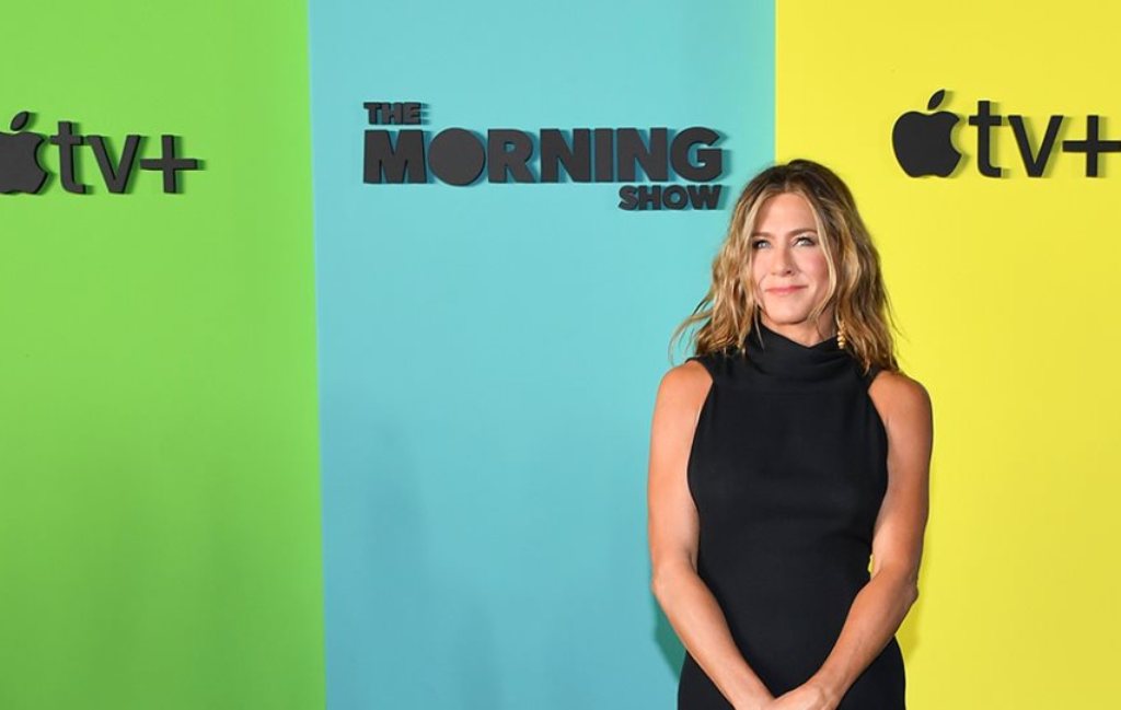 Τζένιφερ Άνιστον και Ρίτα Γουίλσον «λάμπουν» σε εορταστική φώτο με… ελληνικό χρώμα