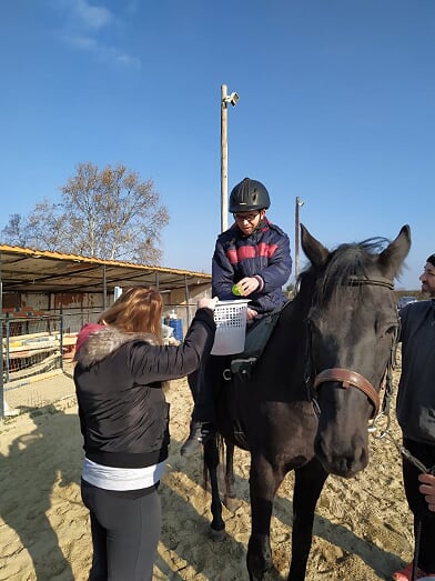 ΕΕΕΕΚ Κατερίνης: Το μάθημα θεραπευτικής ιππασίας συνεχίζεται