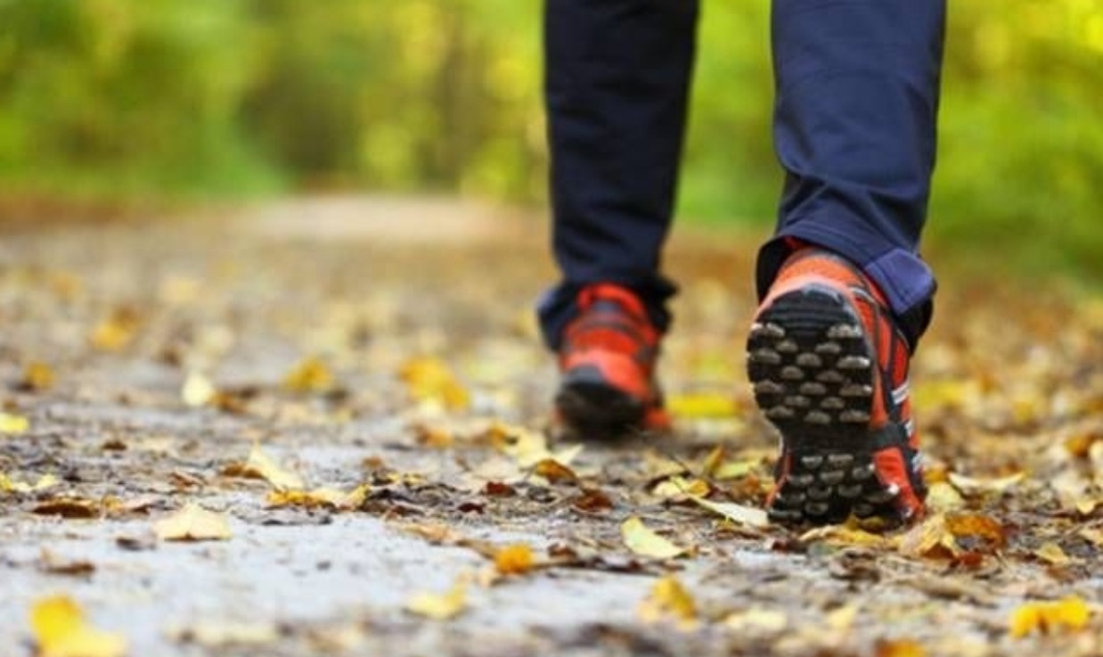 Περπάτημα προς τα πίσω – Είναι καλό για την υγεία & τον εγκέφαλο σου