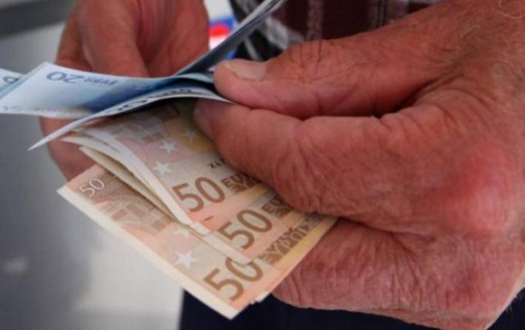 Πληρώνονται οι συντάξεις