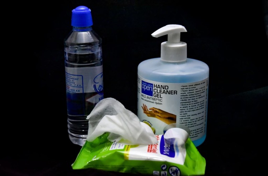 Ελληνίδα μάνα στις ΗΠΑ ζητάει αντισηπτικά, μαχλέπι και… μαγιά από το γιο της στην Θεσσαλονίκη!