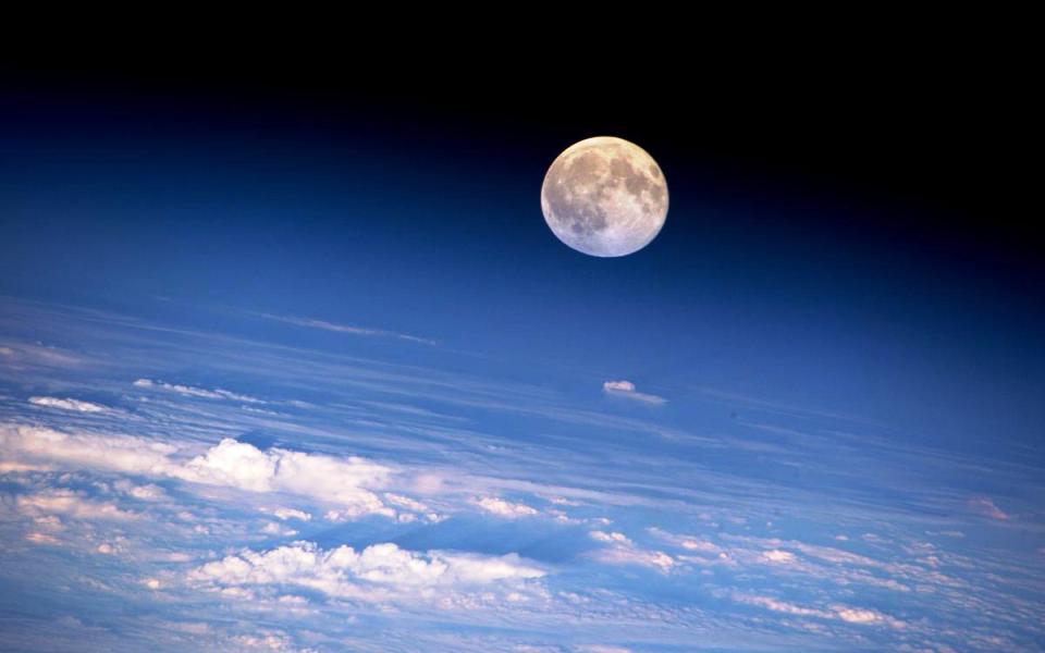 Υβριδική έκλειψη ηλίου: Το σπάνιο εντυπωσιακό φαινόμενο – Θεαματικές εικόνες Αυστραλία και Ινδονησία