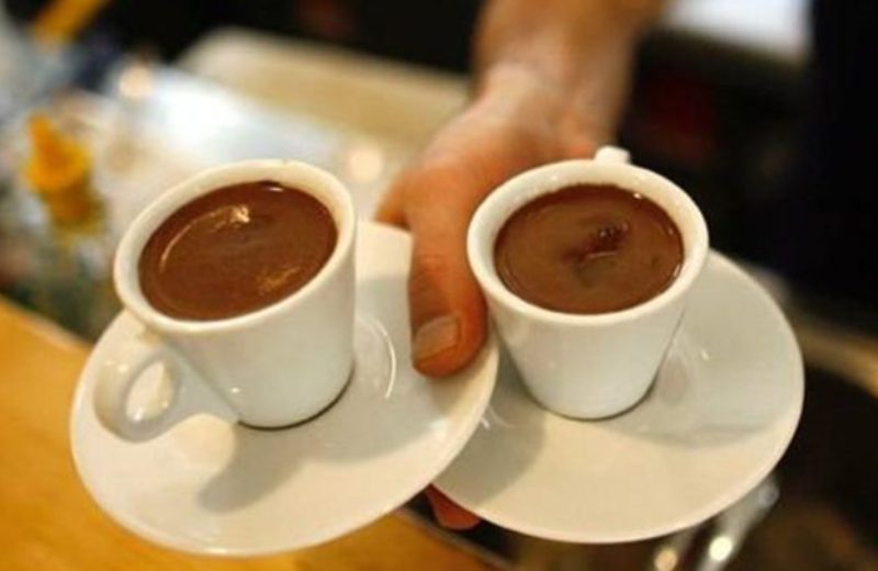 Φθιώτιδα: Οι θαμώνες την κοπάνησαν – Την «πλήρωσε» ο καφετζής