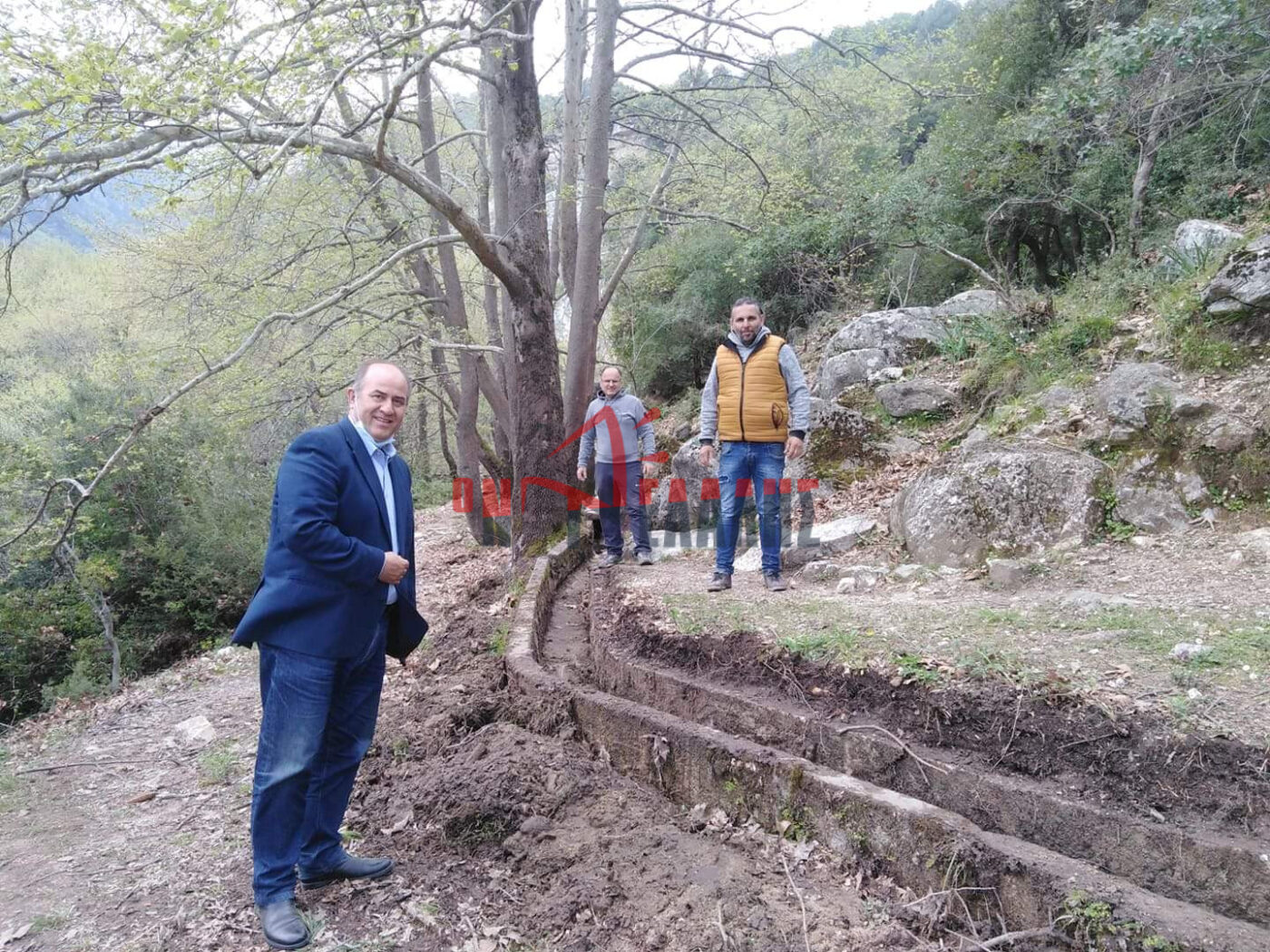 Καθαρισμός καναλιού στην Καρίτσα – Τις εργασίες επίβλεψε ο Δήμαρχος Ευ. Γερολιόλιος (ΦΩΤΟ)