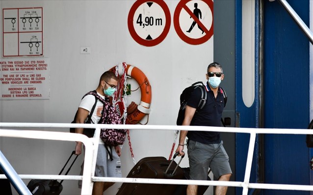 Πέτσας: Μάσκα υποχρεωτικά και στους εξωτερικούς χώρους των πλοίων