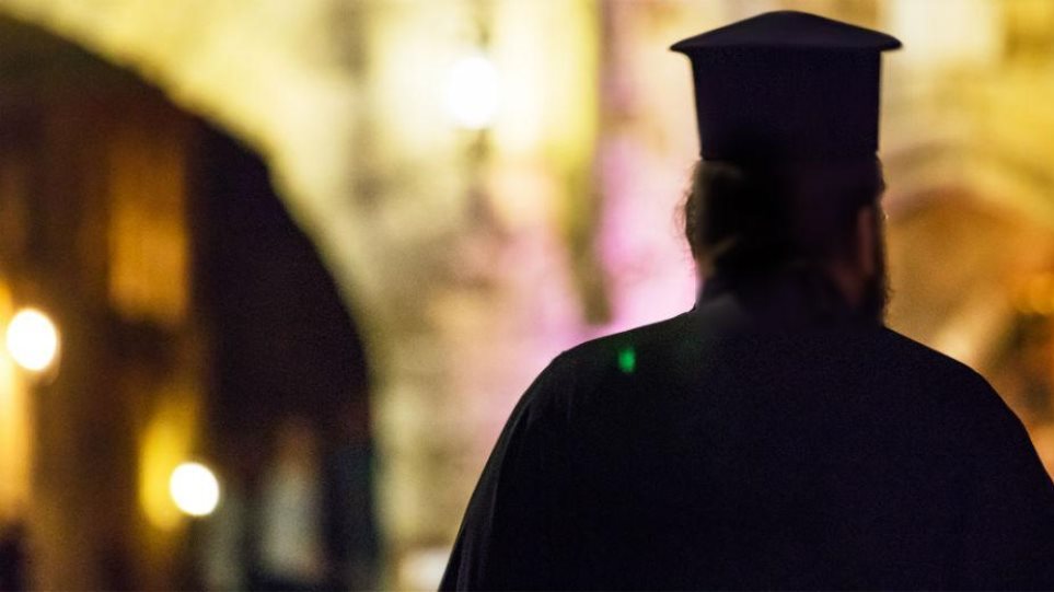Κολωνός: Πληροφορίες για απόπειρα αυτοκτονίας ιερέα που φέρεται να εμπλέκεται στην υπόθεση της 12χρονης (BINTEO)
