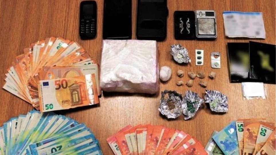 Με το ΚΤΕΛ μετέφερε μισό κιλό κοκαΐνης από την Αθήνα στον Βόλο!