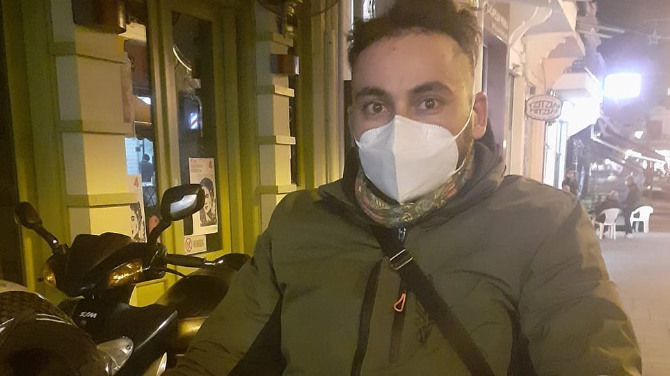 Lockdown: 29χρονος ντελιβεράς στην Καβάλα… μοιράζει ανθρωπιά δωρεάν