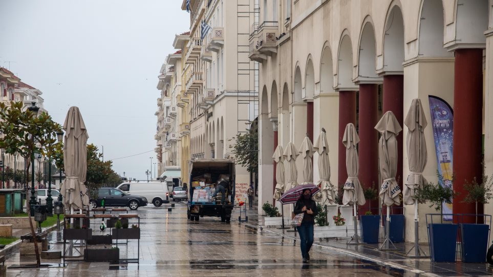 Τρίτη δόση στο επτάμηνο ή… «lockdown» για τους άνω των 60, τι αλλάζει