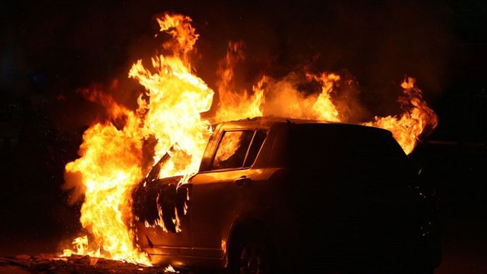 Θεσσαλονίκη: Πυρκαγιά σε όχημα στον οικισμό ρομά «Αγία Σοφία»