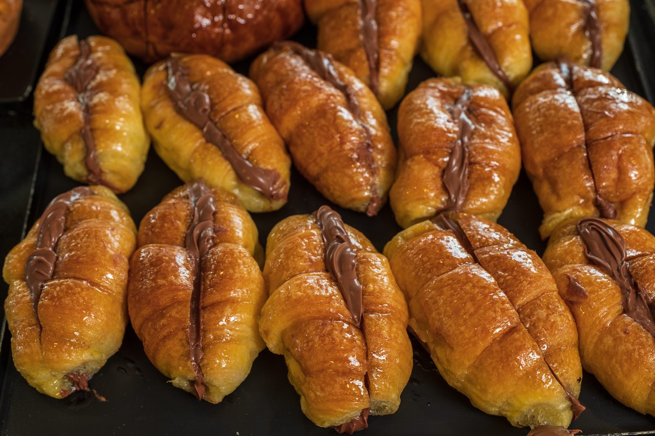 Κουκάκι: Δεν βρήκε χρήματα και πήρε τέσσερα κουτιά γλυκά – Βίντεο από τη διάρρηξη