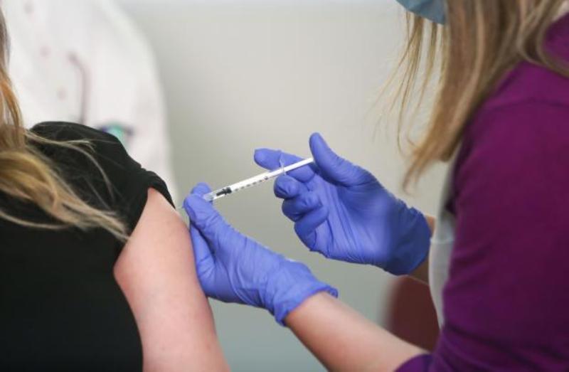 Ξεκινάνε τον Οκτώβριο οι εμβολιασμοί με τα νέα εμβόλια για τον κορονοϊό