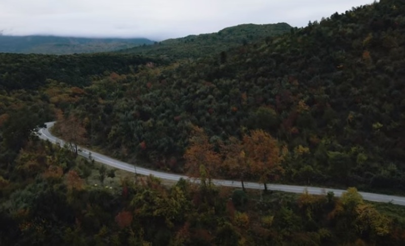 Τα Πιέρια όρη με τα μαγευτικά φθινοπωρινά χρώματα από ψηλά (ΒΙΝΤΕΟ)