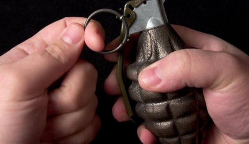 Θεσσαλονίκη: Επιτέθηκε σε συγγενείς του και τους απειλούσε με χειροβομβίδα!