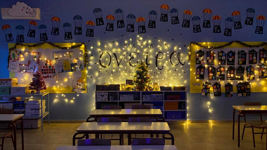 «Το σχολείο θα είναι πάντα η πιο ζεστή απάντηση στο κρύο» -Δάσκαλος Δημοτικού σχολείου στόλισε την τάξη μετά τις γιορτές