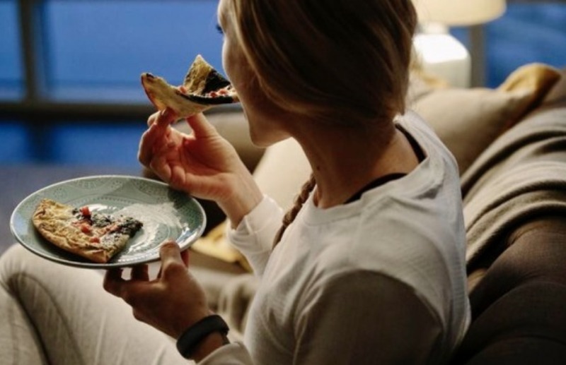 Τι ώρα να τρώμε βραδινό για να μην παχύνουμε και να μην αυξηθεί το σάκχαρο