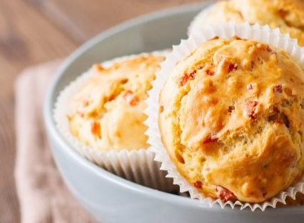 Μίνι muffins με φέτα και πιπεριά