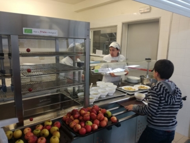 ΒΙΟΚΑΝΤΙΝΕΣ: Τοπικά βιολογικά τρόφιμα στα σχολικά κυλικεία μέσω URBACT