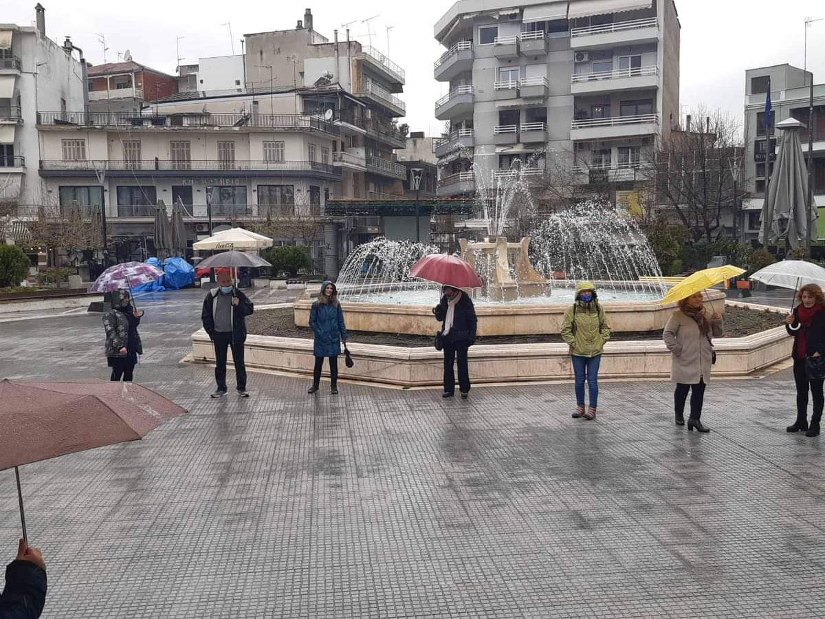 Κατερίνη: Ειρηνική διαμαρτυρία για την ελευθερία και την δημοκρατία στην πλατεία δημαρχείου (ΦΩΤΟ, ΒΙΝΤΕΟ)