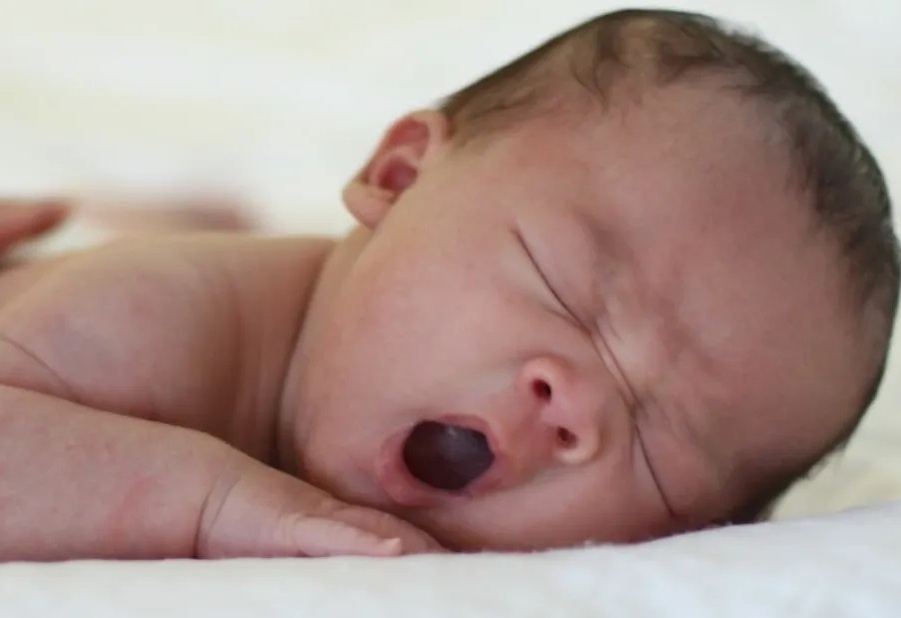 Λάρισα: Τους έδωσαν λάθος μωρά στο μαιευτήριο – Πώς το κατάλαβαν οι γονείς