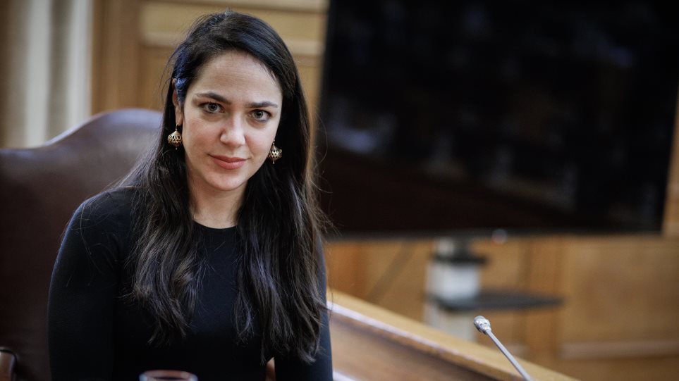 Δόμνα Μιχαηλίδου: Δεν καταργείται η σεξουαλική διαπαιδαγώγηση στα σχολεία