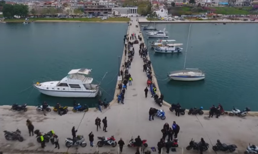 Θεσσαλονίκη: Το μονόπετρο ήρθε από… ψηλά! – Η ξεχωριστή πρόταση γάμου (ΒΙΝΤΕΟ)